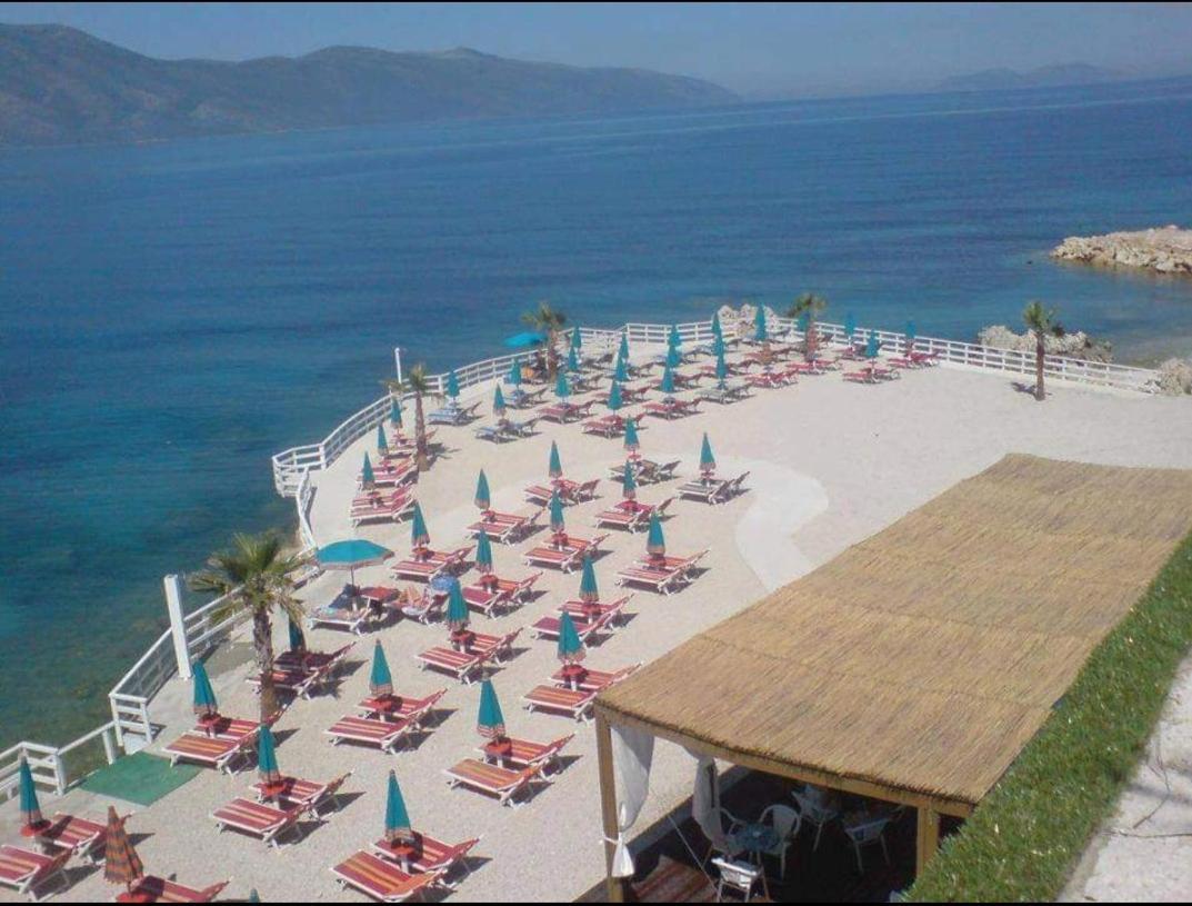 Hotel Roi Radhimë Buitenkant foto