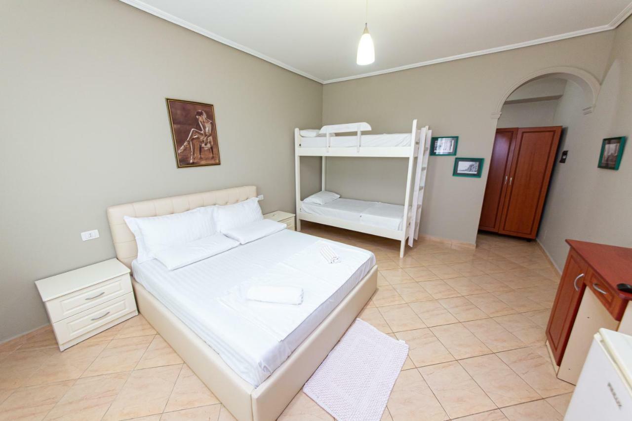 Hotel Roi Radhimë Buitenkant foto