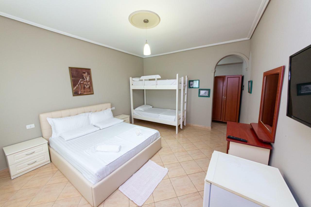 Hotel Roi Radhimë Buitenkant foto